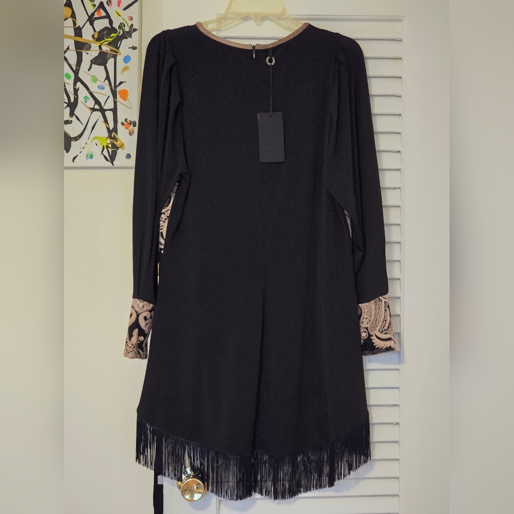 Save The Queen! Elegant Black and Gold Sequin Dress - Picture 2 of 8